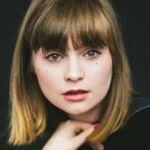 Лола Петтікрю